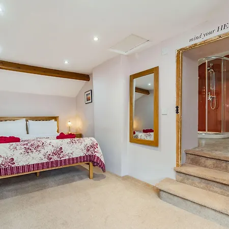 Old Dame School Dom wakacyjny *