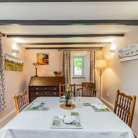 Old Dame School Dom wakacyjny *