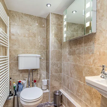 Dom wakacyjny Old Dame School