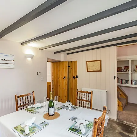 Old Dame School Dom wakacyjny